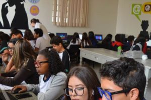 9º Ano realiza atividade de Polígonos em software online