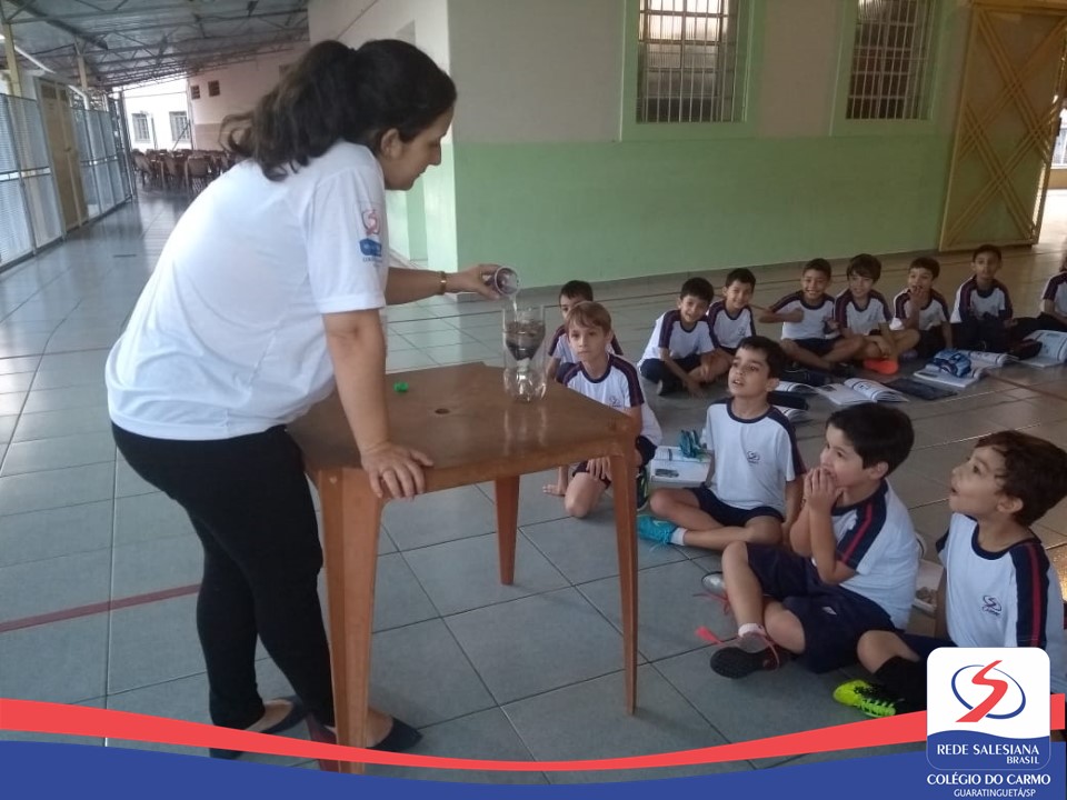 Experiência com alunos do 2º Ano demonstra o processo de tratamento da água